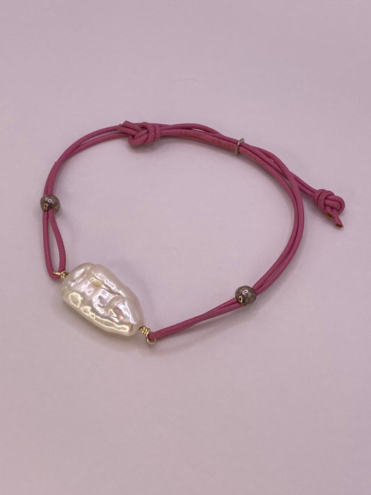 Baroque Pearl and Pink Leather Bracelet
