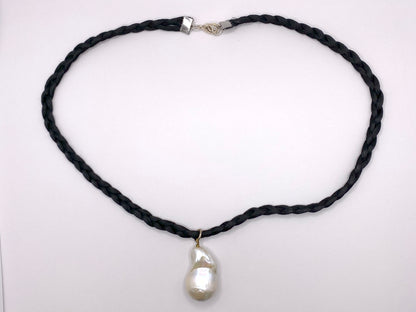 Baroque Pearl Pendant Necklace
