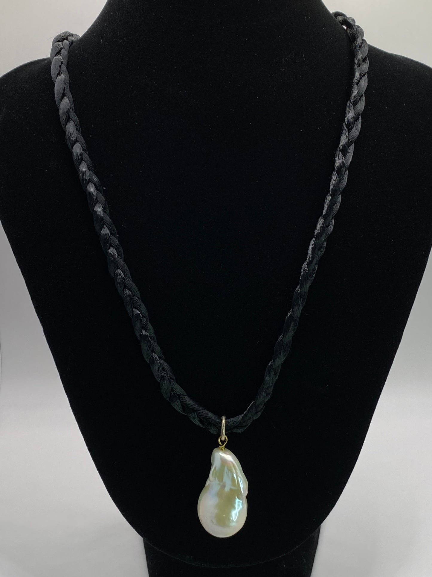 Baroque Pearl Pendant Necklace