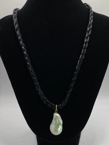 Baroque Pearl Pendant Necklace