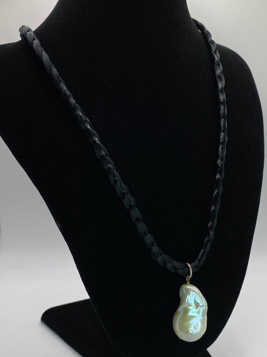 Baroque Pearl Pendant Necklace