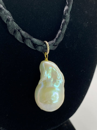Baroque Pearl Pendant Necklace