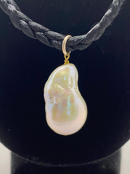 Baroque Pearl Pendant Necklace