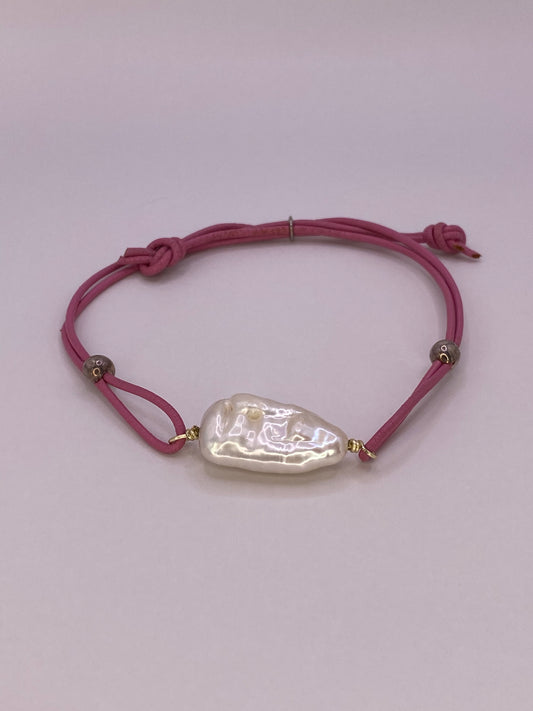 Baroque Pearl and Pink Leather Bracelet