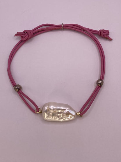 Baroque Pearl and Pink Leather Bracelet